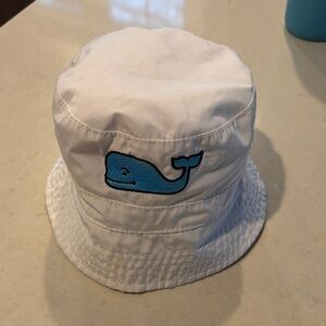 Vineyard Vines baby,  White Bucket Hat with Blue Whale reversible